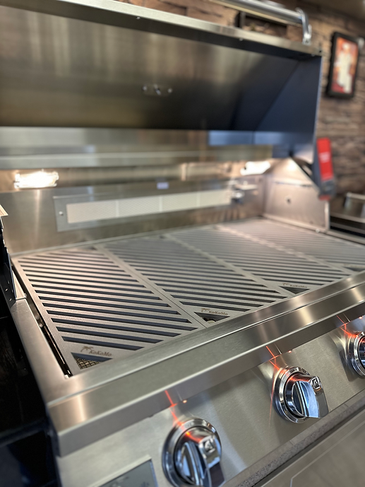 32” Gas Grill with 4 Burners, Laser-Cut Grates & Back Burner